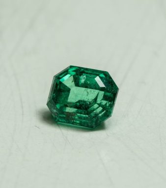 Buy Emerald Stone in pakistan